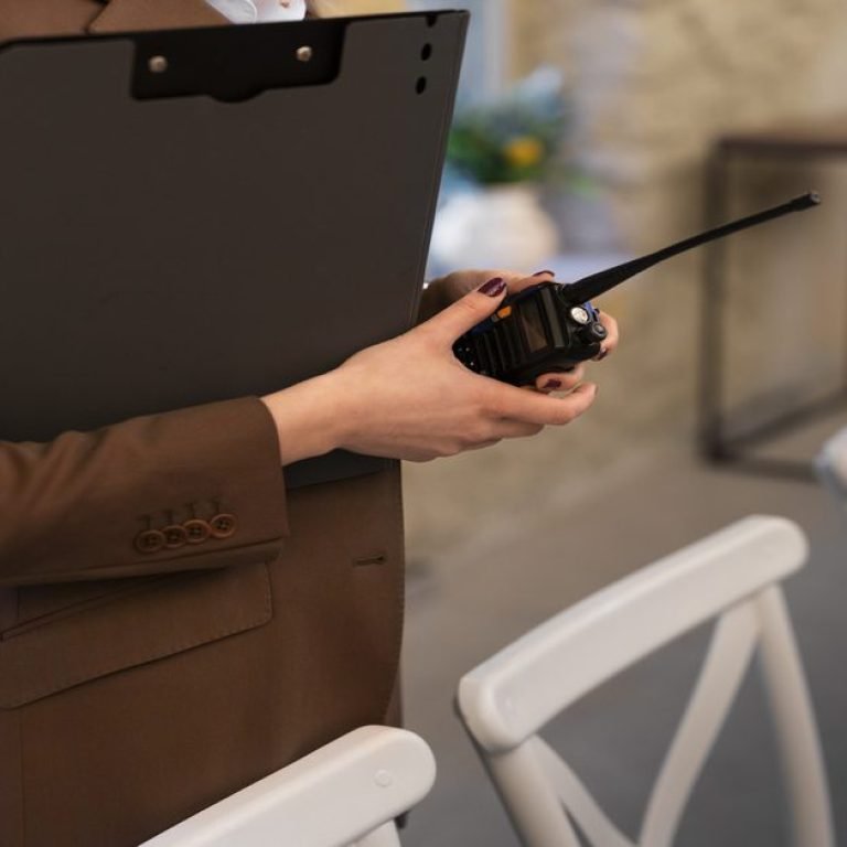 female-wedding-planner-working-ceremony (1)